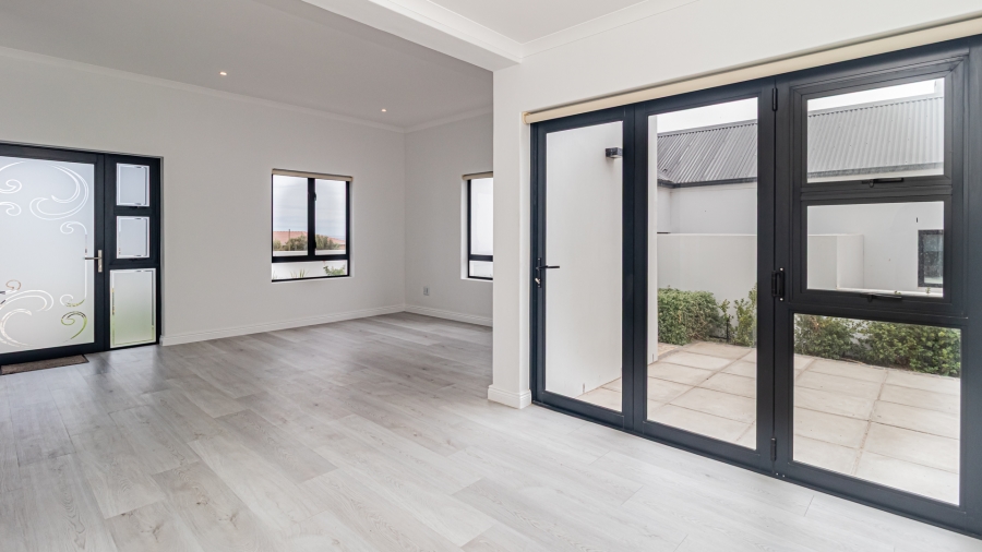 2 Bedroom Property for Sale in Middedorp Western Cape